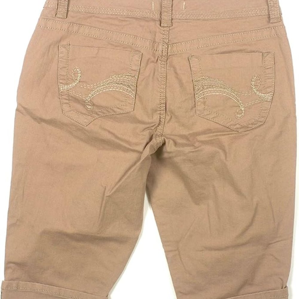NWOT Women's Shorts Toast W-15" L-26 1/2" Stitched Cuff, Below the knee